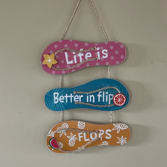 🆕 Flip Flops Wall Decor “Life is Better in Flip Flops” Hanging Sign 🩴 - Picture 8 of 10